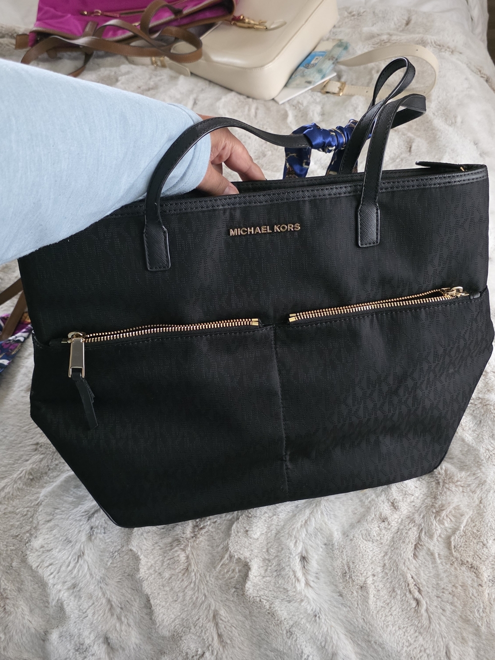 MICHAEL KORS Black Tote Bag with Front Zip Pockets